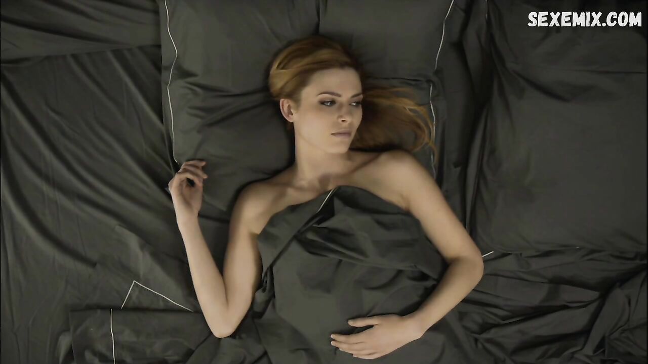 Elodie Frege sexy scene in La fille de l'apres-midi (2010)