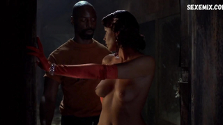 Francesca Rettondini ha mostrato tette e culi nudi, scena in Ghost Ship (2002)