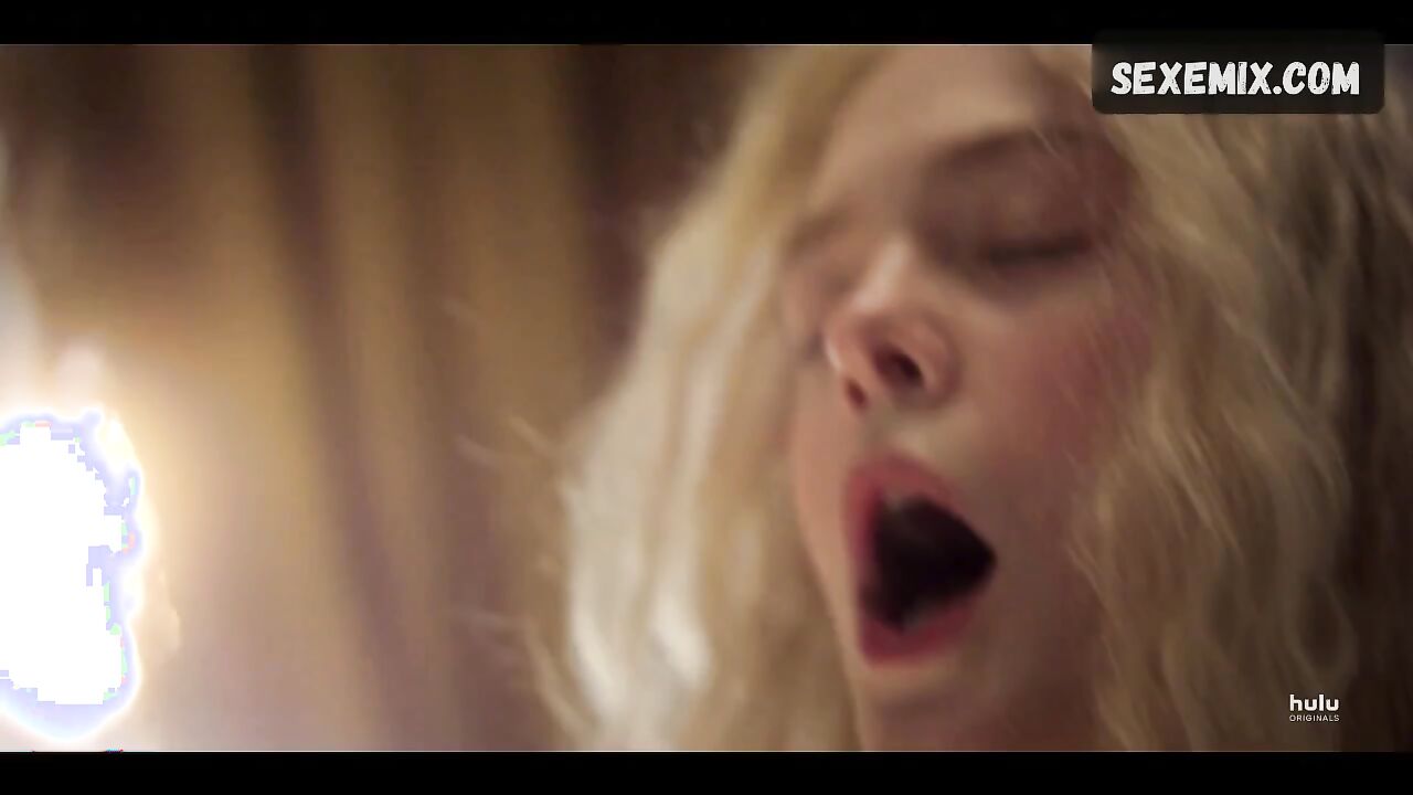 Elle Fanning posiert nackt in „The Great“