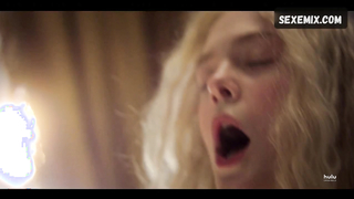 Elle Fanning poses nude in 'The Great'