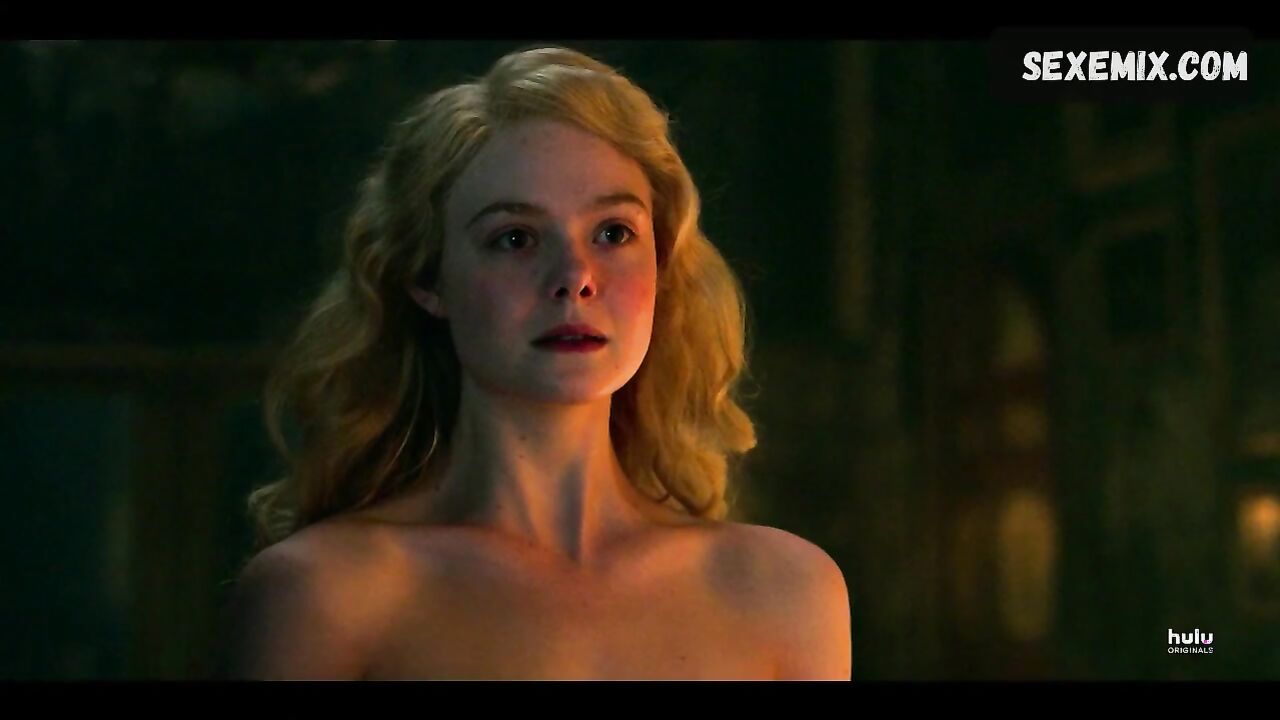 Elle Fanning verführerische Po-Szene in The Great