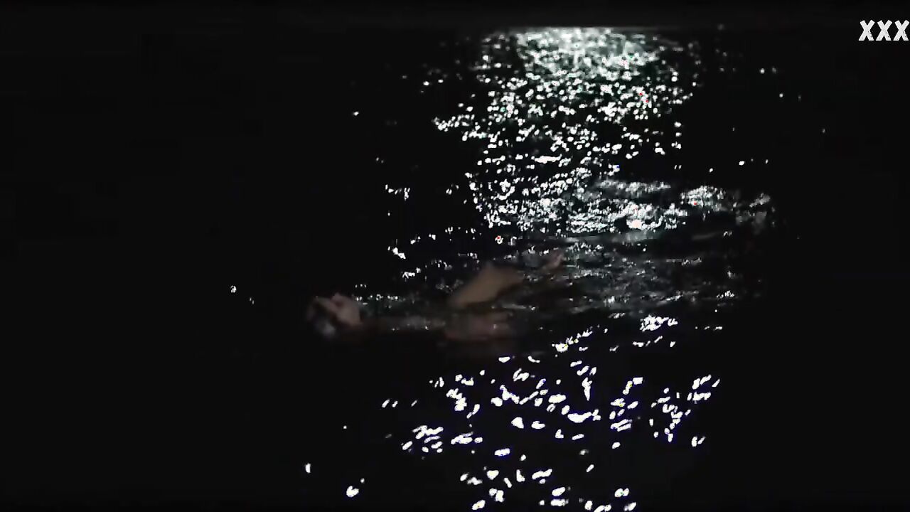 Garance Eltejaye bikini scene in Sous l'ecorce (2019)