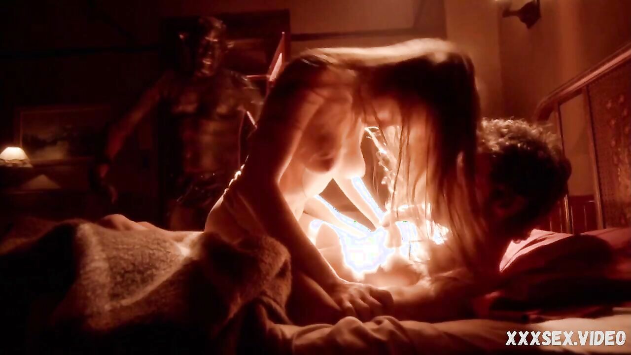 Clare Grant shows tits during sex, scene in Masters of Horror s02e08 (2006)