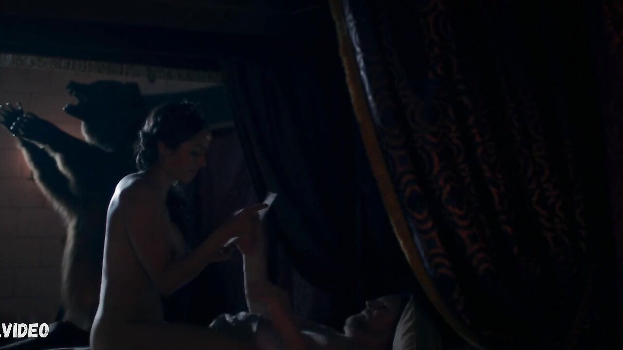 Amrita Acharya, Ludivine Sagnier posing nude during sex. Serpent Queen s01e02 (2022)