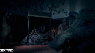 Amrita Acharya, Ludivine Sagnier posing nude during sex. Serpent Queen s01e02 (2022)