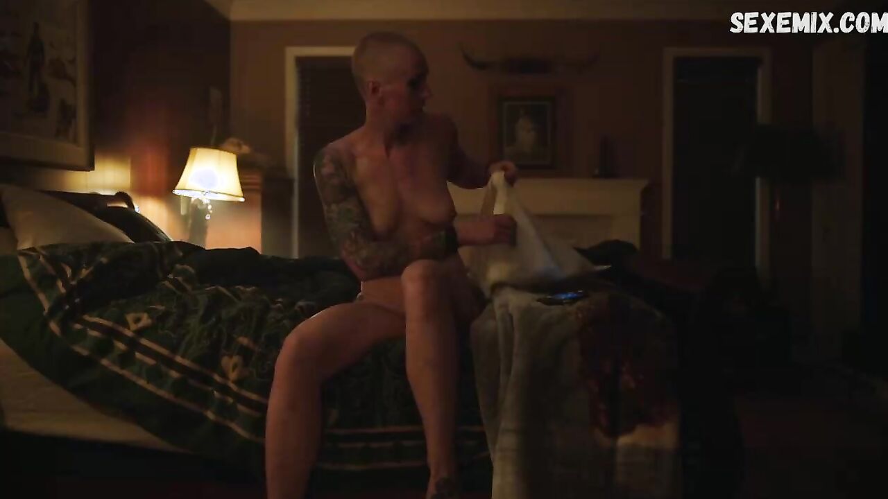 Jen Znack showing naked breasts, scene in Peacemaker s01e06 (2022)