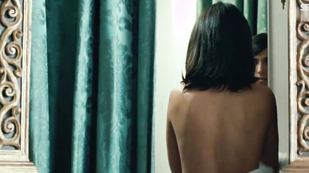 Olivia Magnani has shown naked tits, scene in Le conseguenze dell'amore (2004)