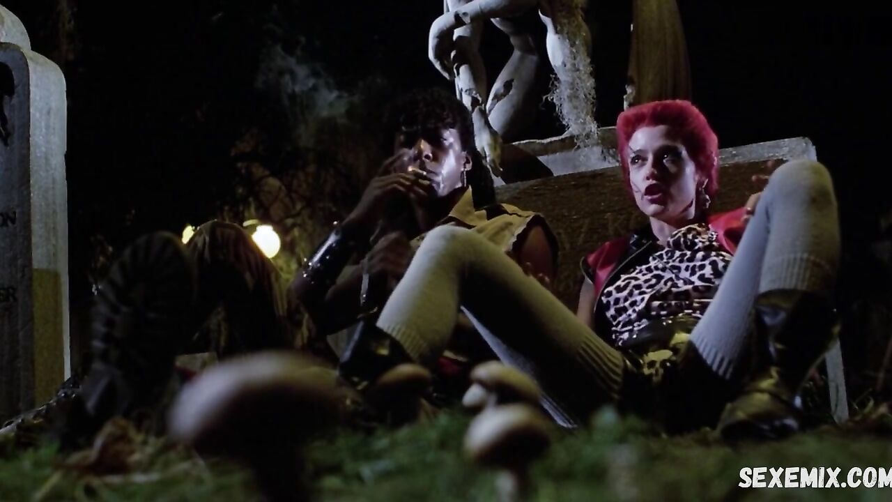 Linnea Quigley shows full frontal nudity, scene in Return of the Living Dead (1985)