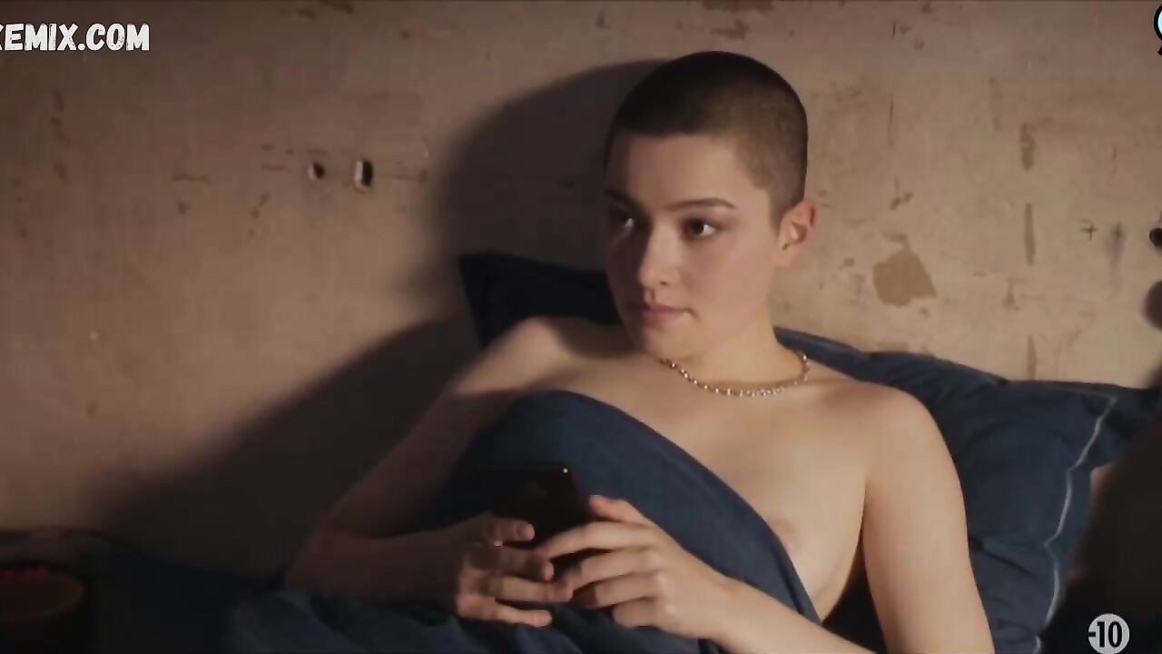 Ayumi Roux is showing us quick nipslip, scene in Skam s09e07 (2022)