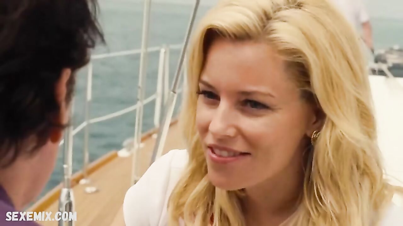 Elizabeth Banks shows seductive body in a bikini, scene in Love And Mercy (2014)