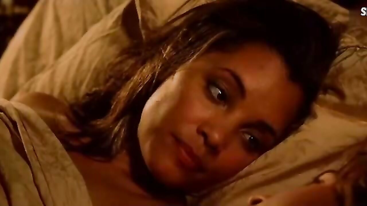 Michael Michele is looking sexy in the movie - Dark Blue (2002)