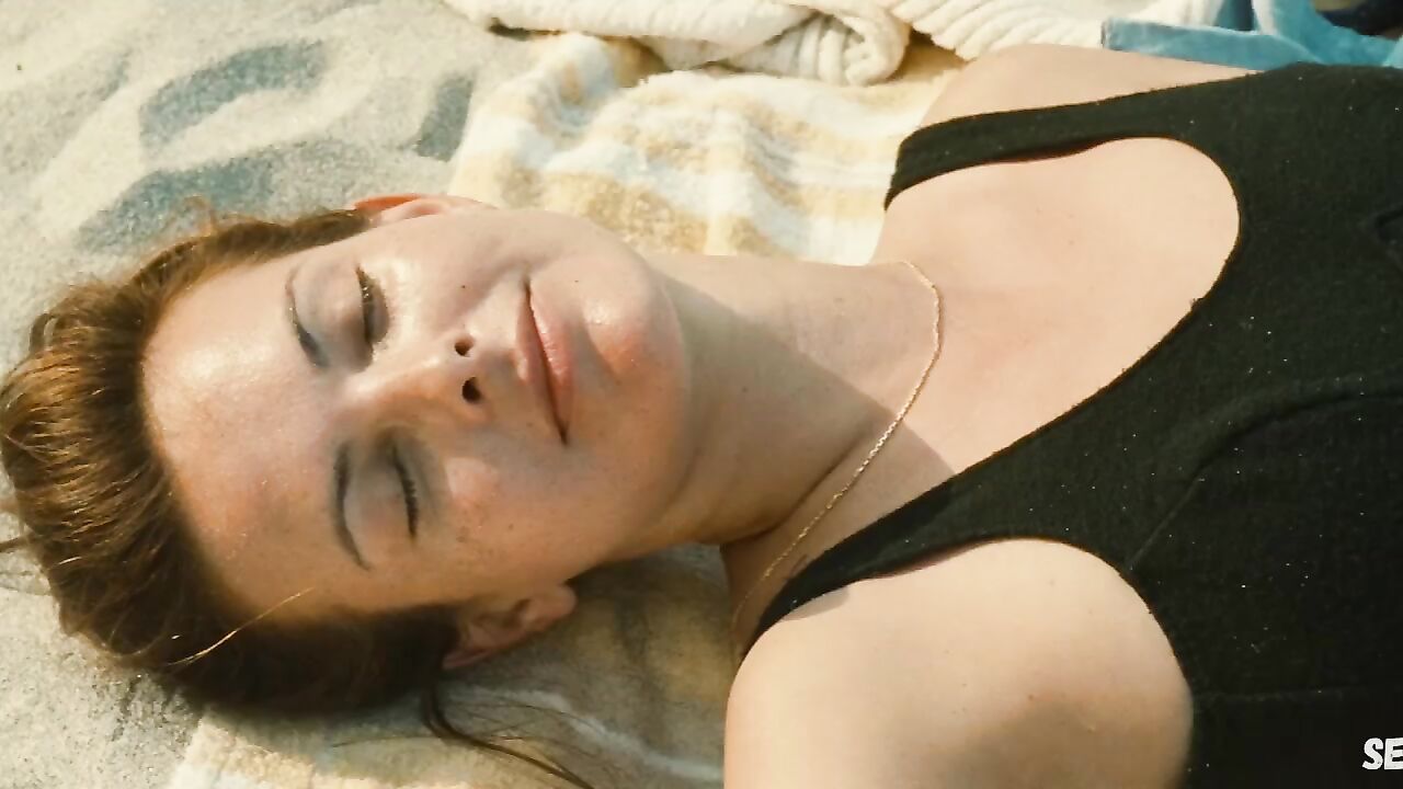 Carole Bouquet Brüste Szene in Lucie Aubrac (1997)