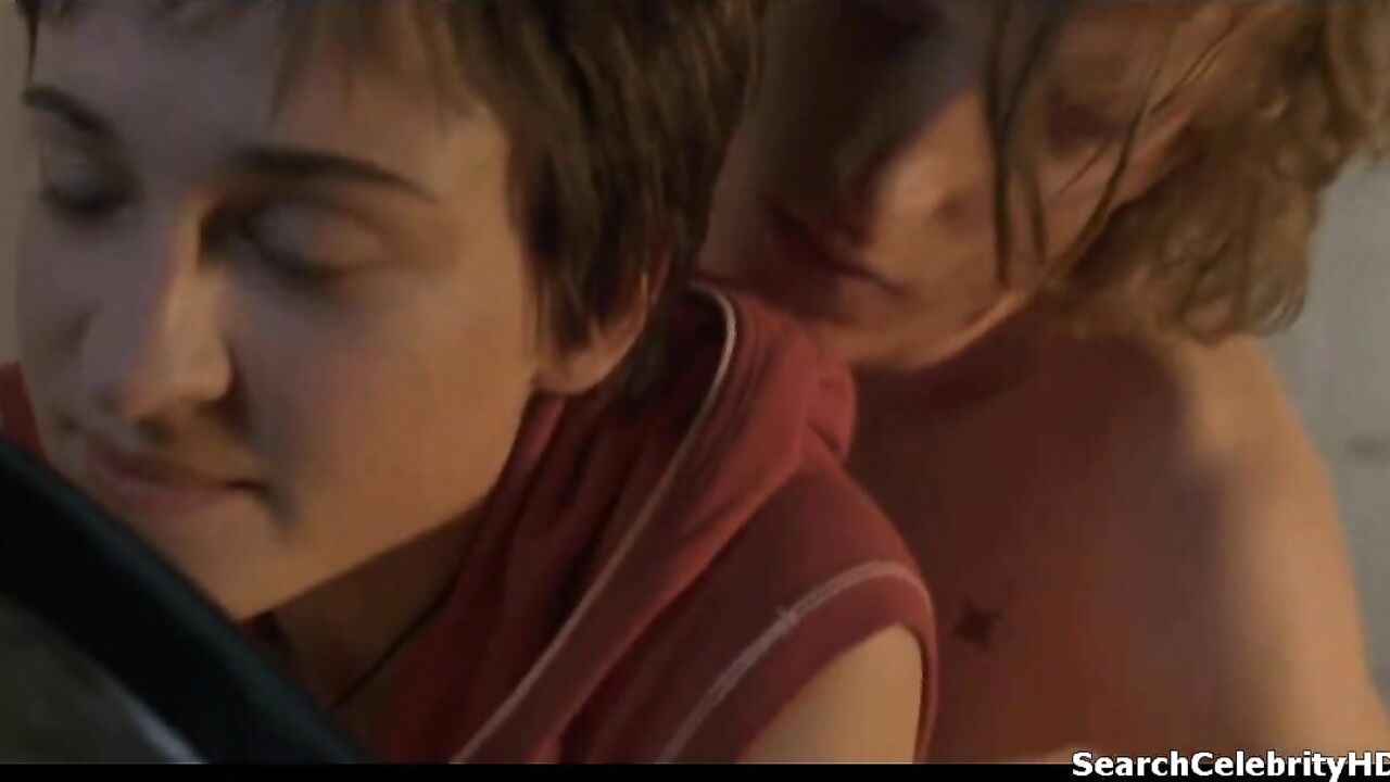 Henriette Heinze sexy, scene in Auftauchen (2006)