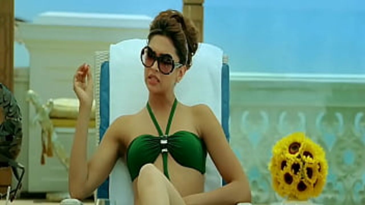 Deepika Padukone Bikini-Szene in Rennen 2