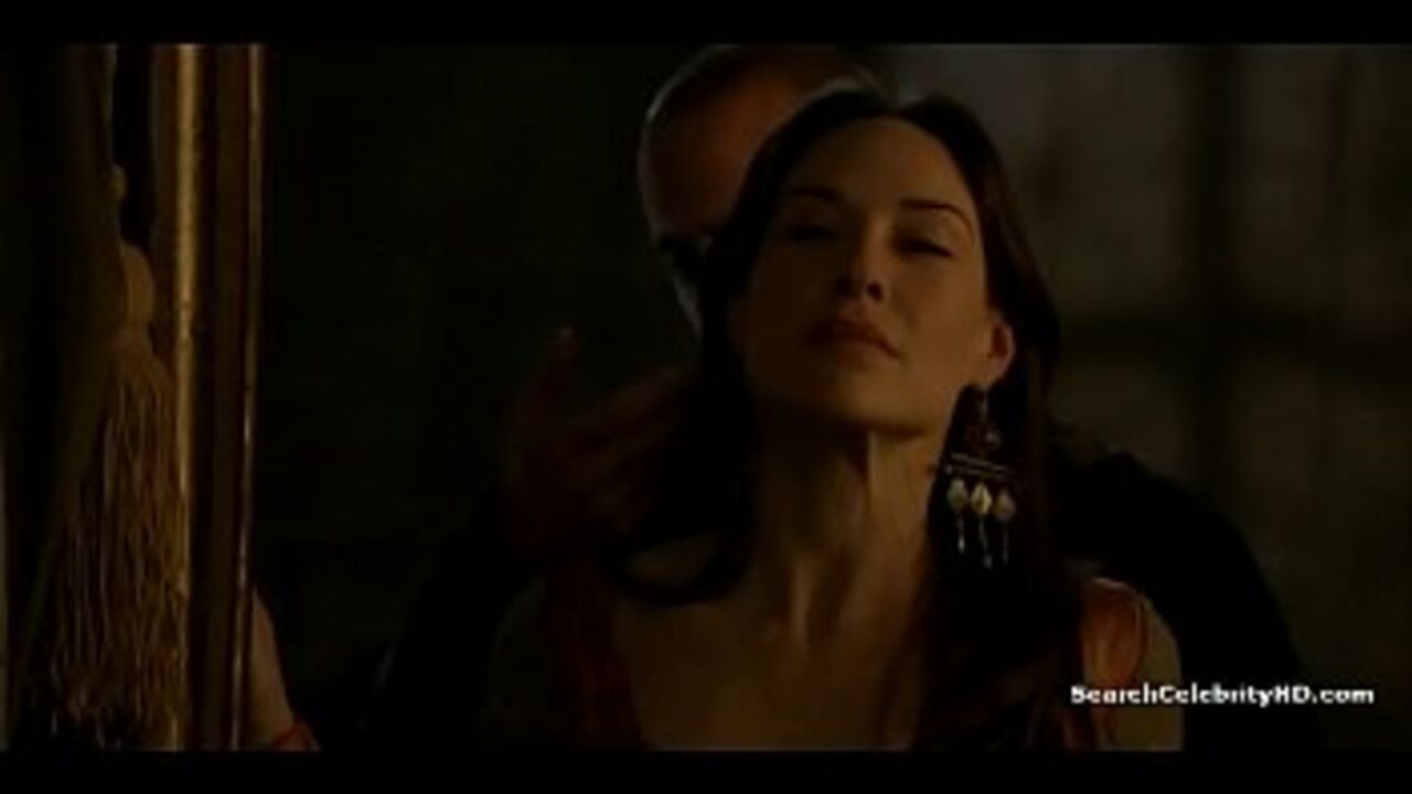 Claire Forlani Camelot S01E08 2011