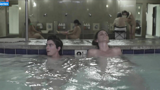 Amy Landecker, Gaby Hoffmann escena desnuda en Transparent s02e05 (2015)