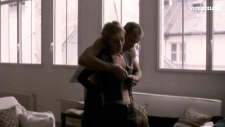 Julie Gayet nude, Nathalie Richard nude, Chloe Mons nude, Marie Saint-Dizier nude - La confusion des genres (2000)