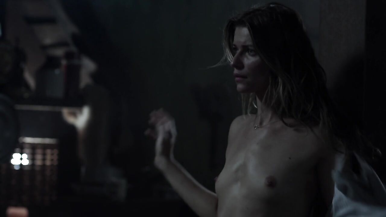 Ivana Milicevic nude, kiss scene in Banshee s01e07 (2013)