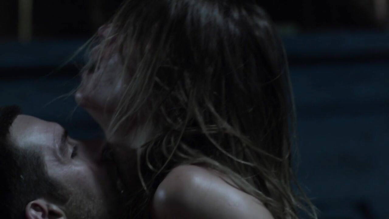 Ivana Milicevic nude, kiss scene in Banshee s01e07 (2013)