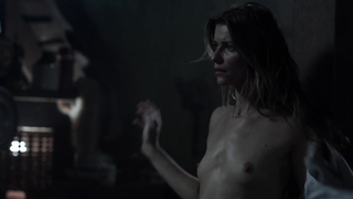 Ivana Milicevic nago, scena pocałunku w Banshee s01e07 (2013)