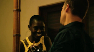 Jodie Smith nuda, salta sul cazzo di un ragazzo - Mad Dogs s01e01 (2015)