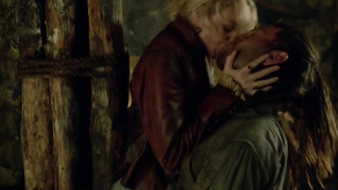 Hannah Neue nackte Doggysexszene - Black Sails s02e03 (2015)