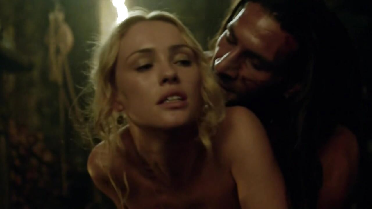 Hannah Neue nackte Doggysexszene - Black Sails s02e03 (2015)