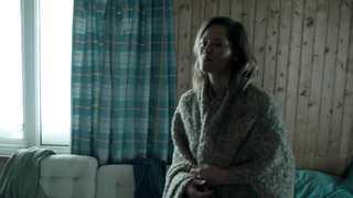 Sienna Guillory nuda, ci mostra la sua figa - Fortitude s01e01-02 (2015)