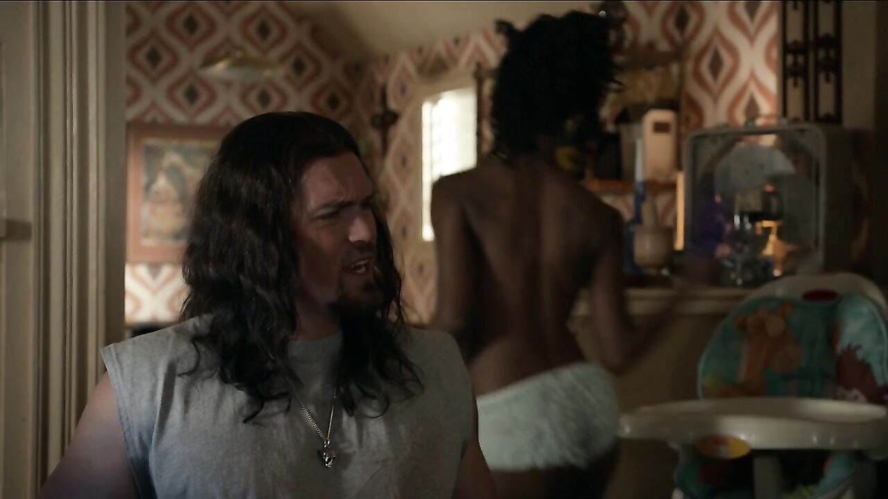 Shanola Hampton looks quite sexy - Shameless s05e01 (2015)