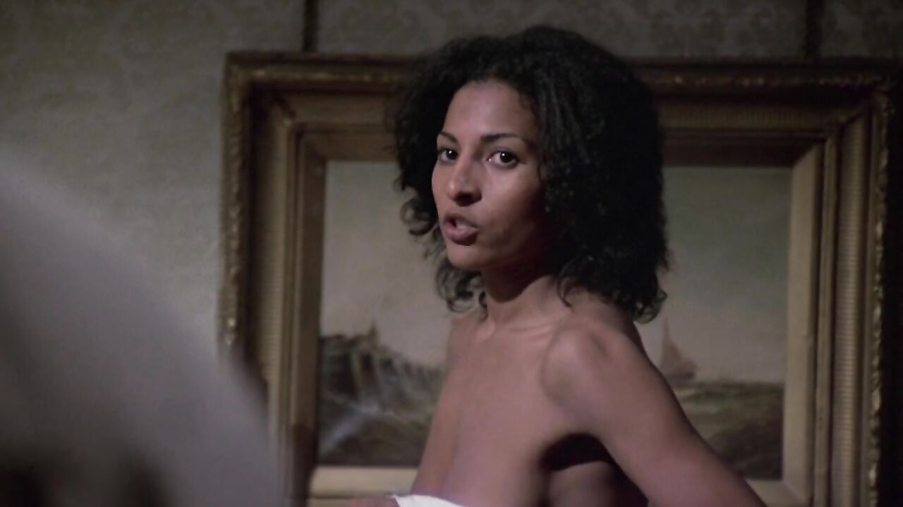 Pam Grier shows us her tits Drum (1976)