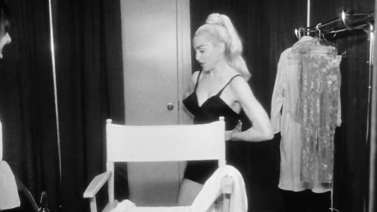 Madonna looks quite sexy. We havequick nipslip from her - Madonna: Truth or Dare (1991)