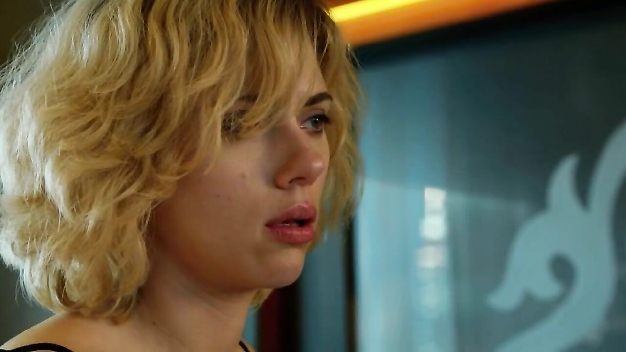 Scarlett Johansson sexy – Lucy (2014)