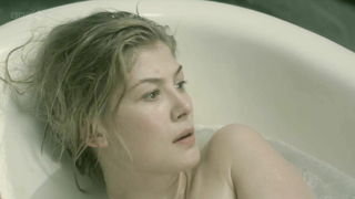 Rosamund Pike seksi - Aşık Kadınlar bölüm 1 (2011)