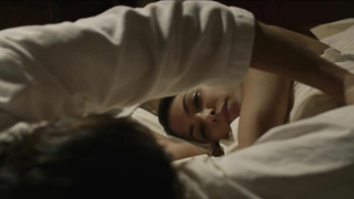 Moran Atias nago, scena seksu z trzeciej osoby (2013)