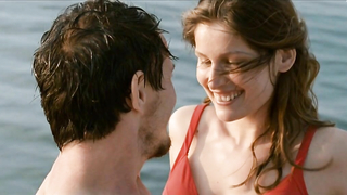 Laetitia Casta nago, scena seksu z Wyspy (2011)