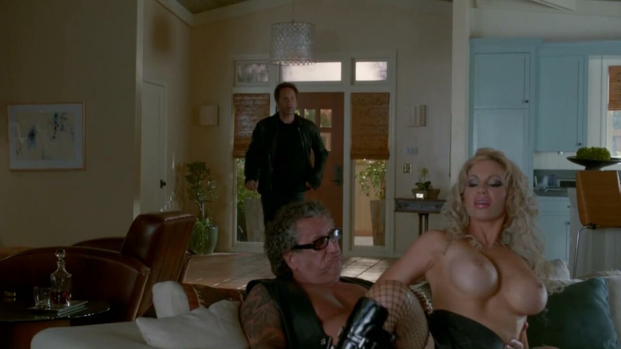 Diana Terranova, Kelen Coleman, scene in Californication s07e12 (2014)