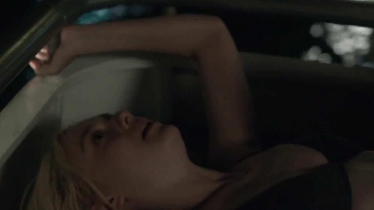 Dakota Fanning nude, scene in Very Good Girls (2013)