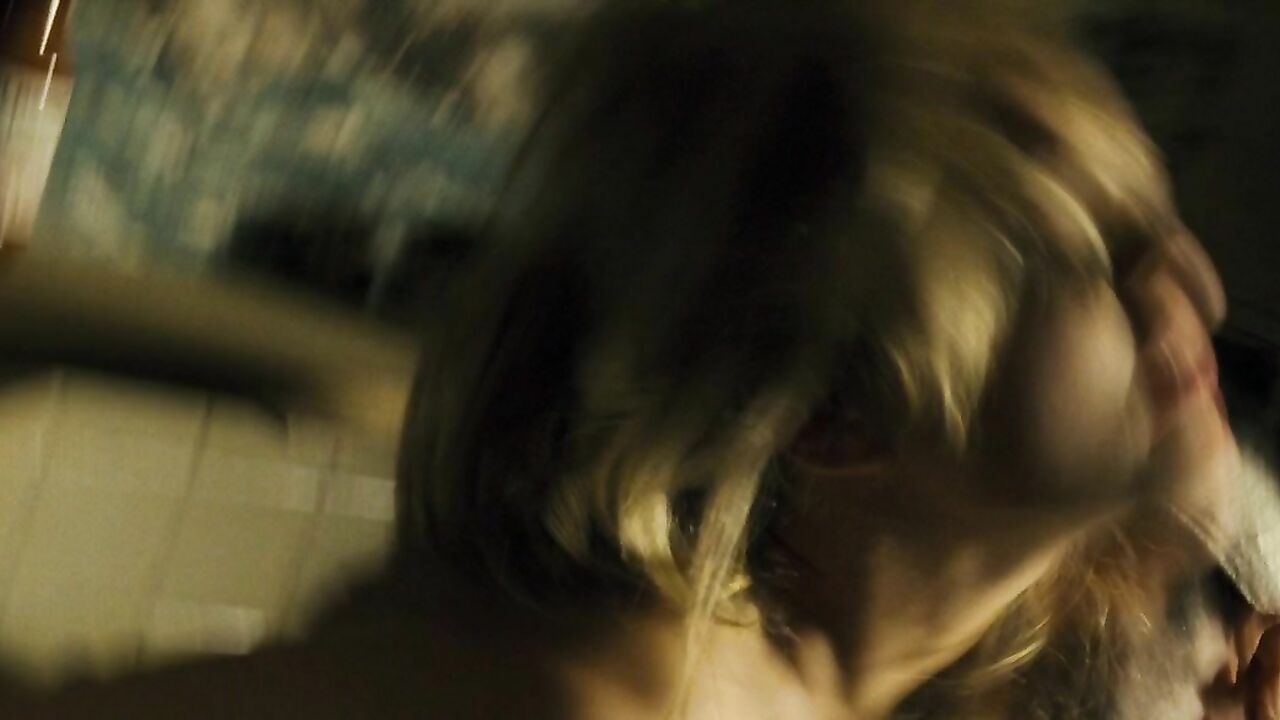 Marion Cotillard nude, scene in La boite noire (2005)