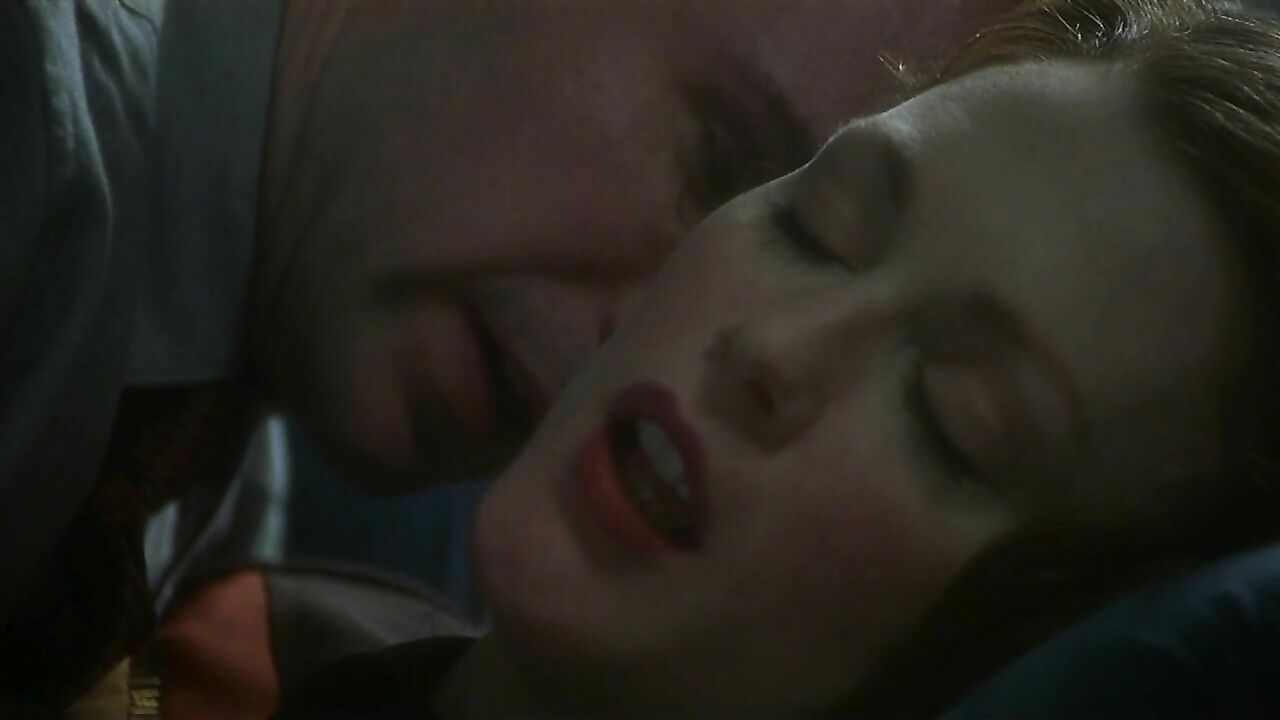 Julianne Moore nude, scene in The End of the Affair (1999)