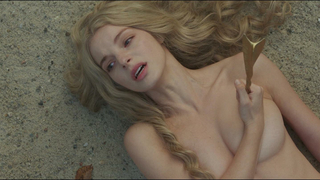 Yvonne Catterfeld nude, scene in La belle et la bete (2014)