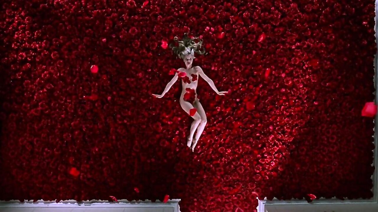 Mena Suvari nude, scene in American Beauty (1999)