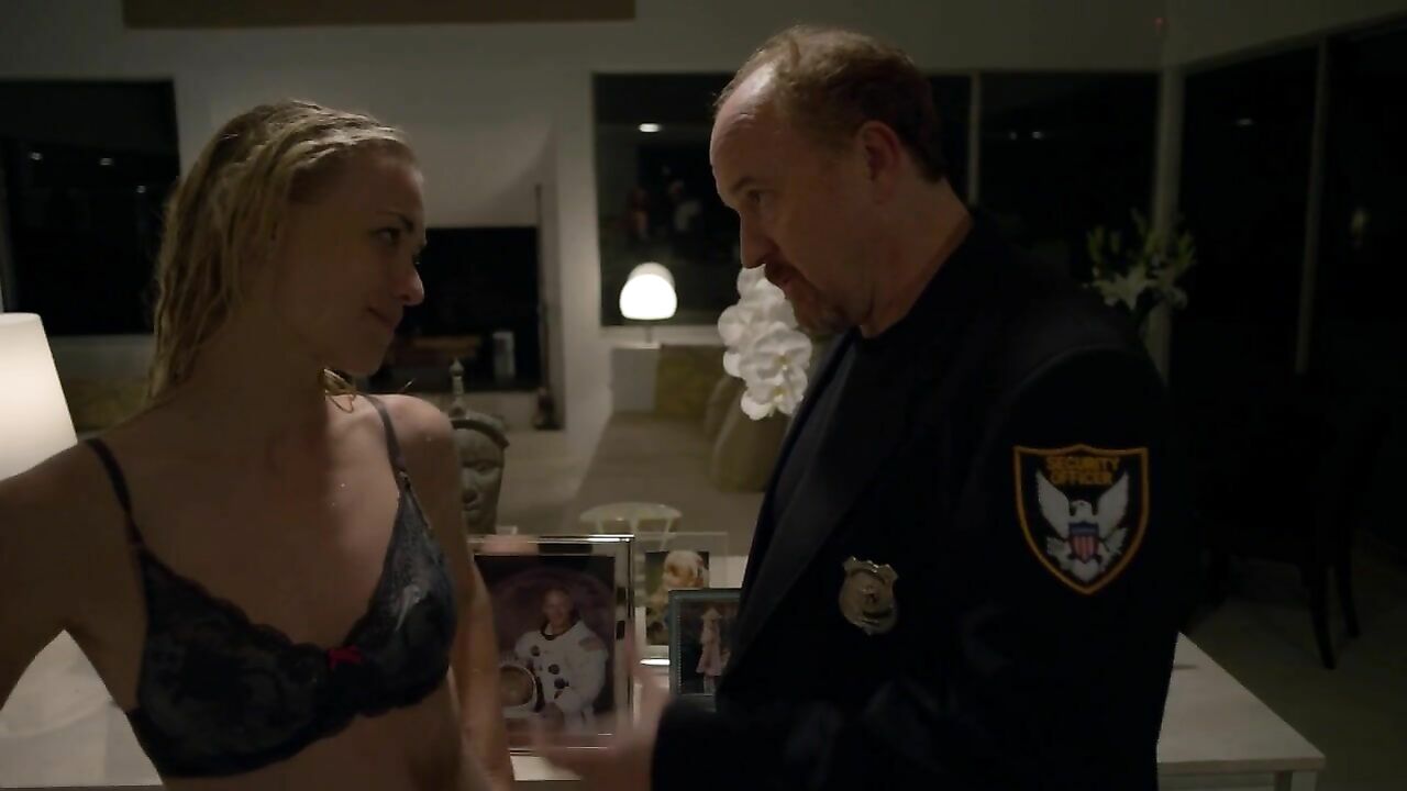 Yvonne Strahovski – Louie s04e02 (2014)