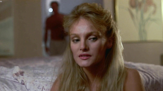 Arielle Dombasle nuda, scena di sesso da La moglie del boss (1986)