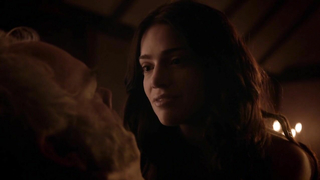 Janet Montgomery, Azure Parsons nago, scena seksu z Salem s01e01 (2014)