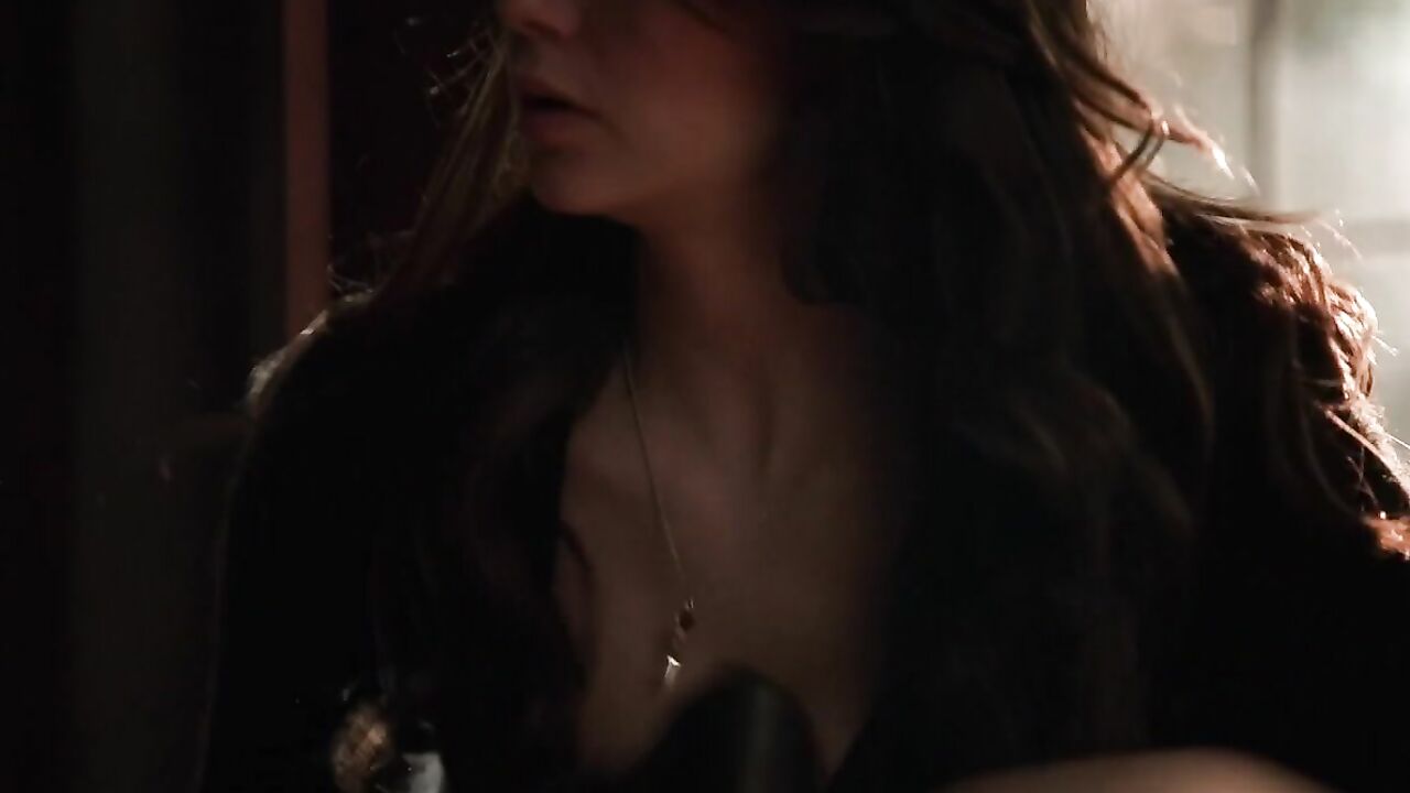 Nina Dobrev - The Vampire Diaries s05e17 (2014)