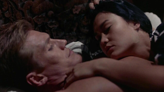 Tia Carrere nua, cena de sexo de Showdown in Little Tokyo (1991)