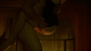 Laura Vandervoort nuda, scena di sesso da Bitten s01e09 (2014)