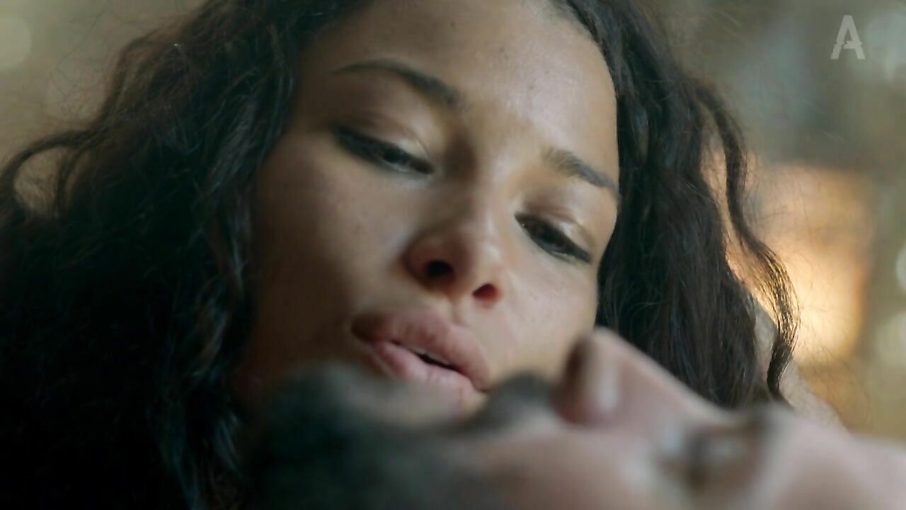 Louise Barnes und Jessica Parker Kennedy nackt, Sexszene aus Black Sails s01e04 (2014)