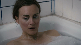 Taylor Schilling - Pobyt (2013)