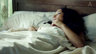 Jessica Parker Kennedy e Hannah New nuda, scena di sesso da Black Sails s01e02 (2014)